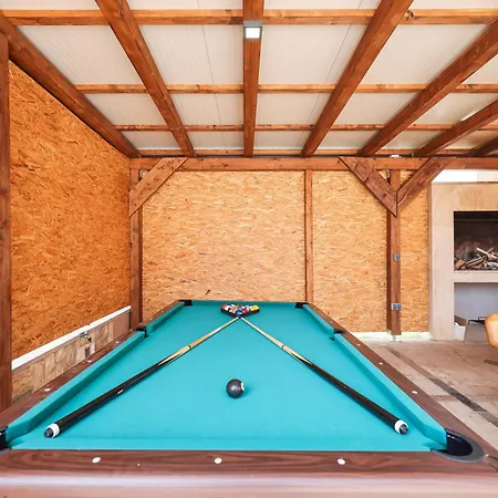 Nada For 10 People With Pool & Integrated Whirlpool *