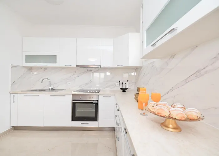 Nada For 10 People With Pool & Integrated Whirlpool Villa
