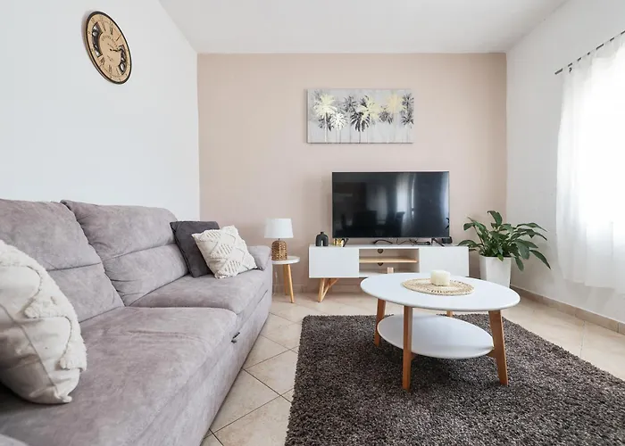 Villa Nada For 10 People With Pool & Integrated Whirlpool