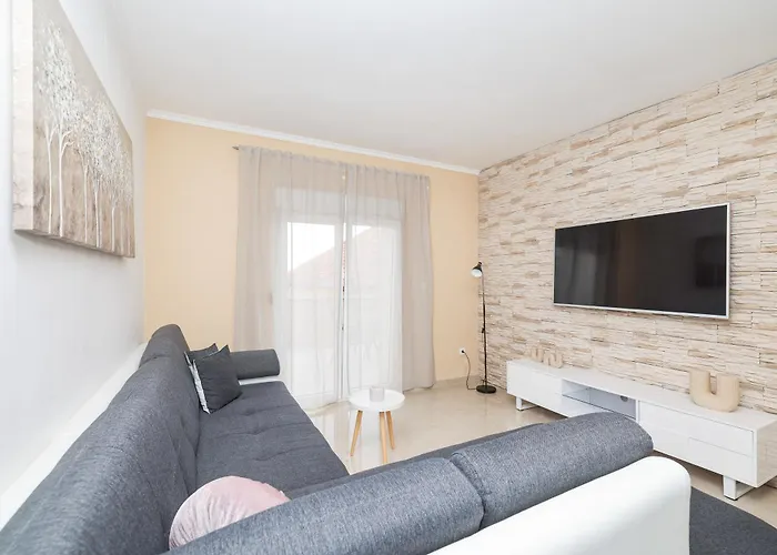 Villa Nada For 10 People With Pool & Integrated Whirlpool Galovac (Zadar)