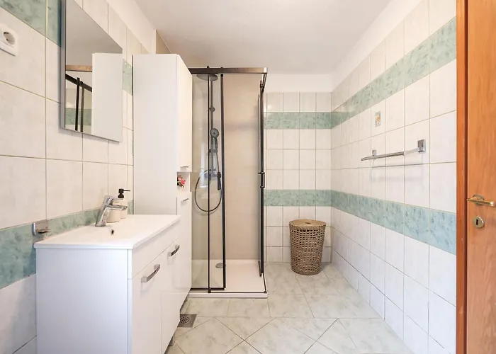 Nada For 10 People With Pool & Integrated Whirlpool Galovac (Zadar)