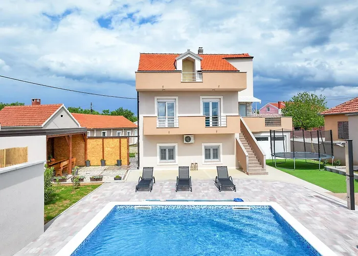 Nada For 10 People With Pool & Integrated Whirlpool Villa Galovac (Zadar)