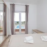 Nada For 10 People With Pool & Integrated Whirlpool * Galovac (Zadar)