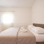 Villa Nada For 10 People With Pool & Integrated Whirlpool Galovac (Zadar)