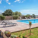 Nada For 10 People With Pool & Integrated Whirlpool Villa