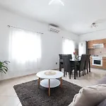 Nada For 10 People With Pool & Integrated Whirlpool Villa Galovac (Zadar)