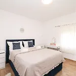 Nada For 10 People With Pool & Integrated Whirlpool *