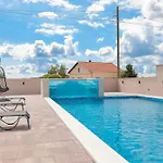 Nada For 10 People With Pool & Integrated Whirlpool Villa Galovac (Zadar)