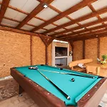 Nada For 10 People With Pool & Integrated Whirlpool