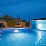 Villa Nada For 10 People With Pool & Integrated Whirlpool *