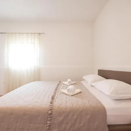 Vila Nada For 10 People With Pool & Integrated Whirlpool Galovac (Zadar)
