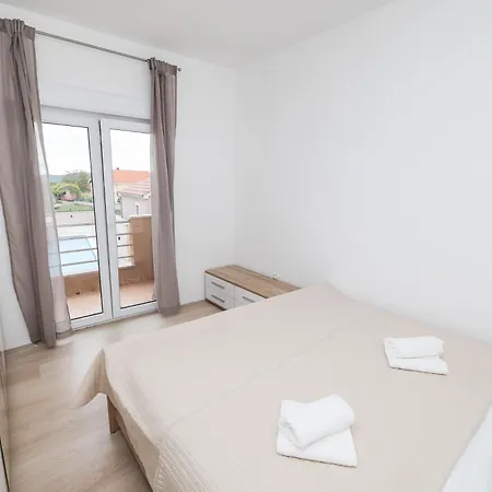 Nada For 10 People With Pool & Integrated Whirlpool * Galovac (Zadar)