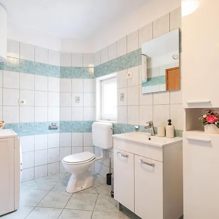 Nada For 10 People With Pool & Integrated Whirlpool Vila *