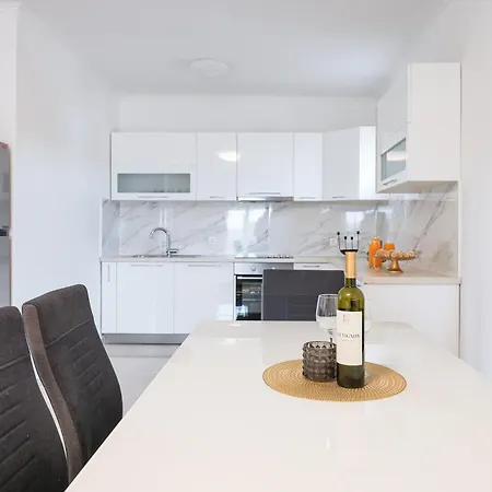 Nada For 10 People With Pool & Integrated Whirlpool * Galovac (Zadar)