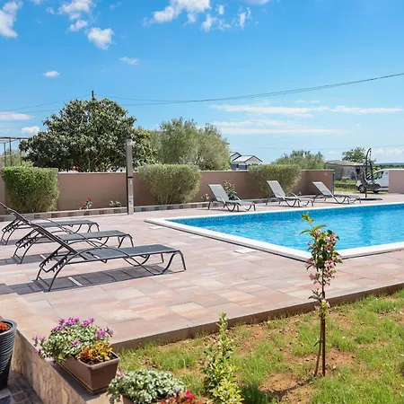 Nada For 10 People With Pool & Integrated Whirlpool Villa