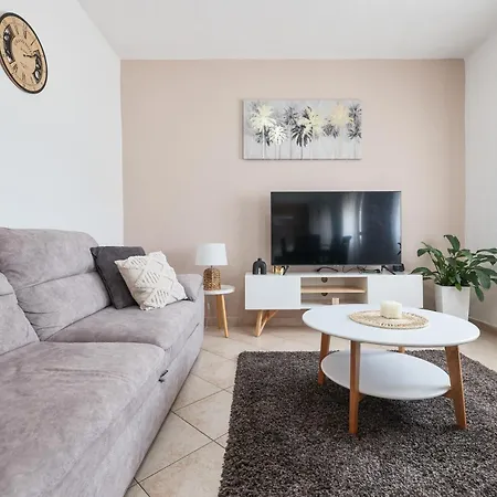 빌라 Nada For 10 People With Pool & Integrated Whirlpool