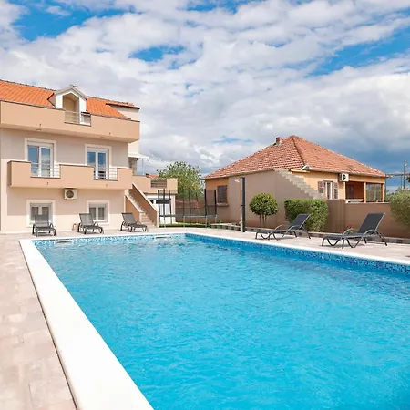 Вилла Nada For 10 People With Pool & Integrated Whirlpool *
