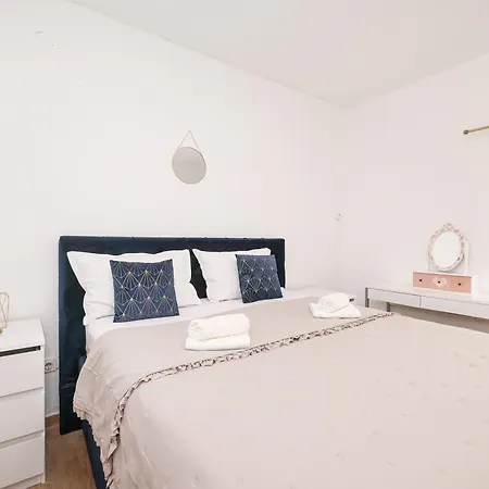 Vila Nada For 10 People With Pool & Integrated Whirlpool *
