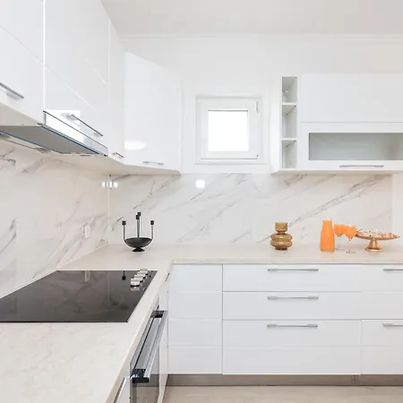 Nada For 10 People With Pool & Integrated Whirlpool Vila *