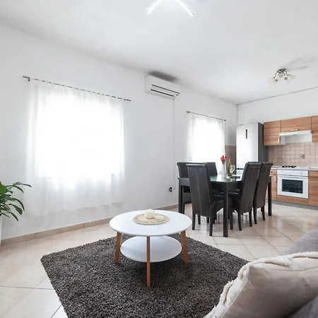 Nada For 10 People With Pool & Integrated Whirlpool Vila Galovac (Zadar)
