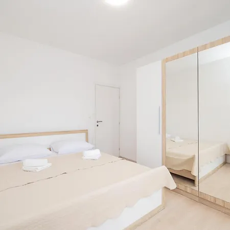 빌라 Nada For 10 People With Pool & Integrated Whirlpool