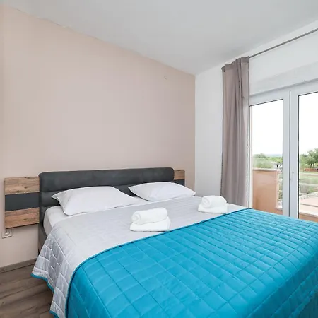 Villa Nada For 10 People With Pool & Integrated Whirlpool