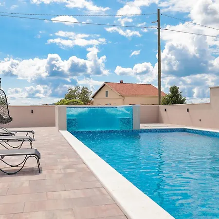 Nada For 10 People With Pool & Integrated Whirlpool Villa Galovac (Zadar)