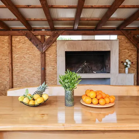 Nada For 10 People With Pool & Integrated Whirlpool Vila *