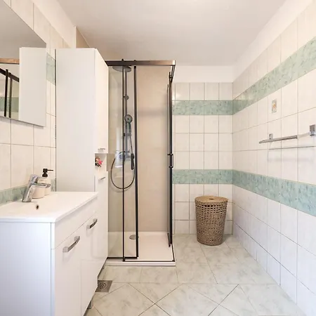 Nada For 10 People With Pool & Integrated Whirlpool Galovac (Zadar)