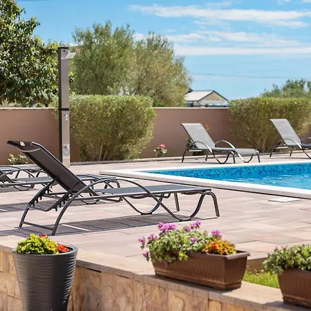 빌라 Nada For 10 People With Pool & Integrated Whirlpool