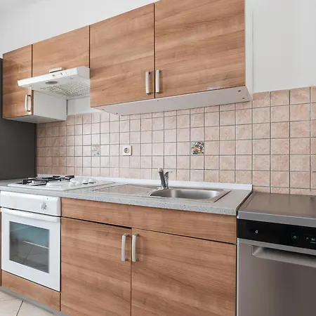 Nada For 10 People With Pool & Integrated Whirlpool Villa