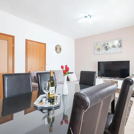 Vila Nada For 10 People With Pool & Integrated Whirlpool