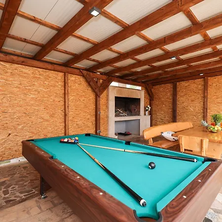 Nada For 10 People With Pool & Integrated Whirlpool