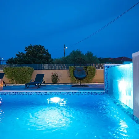 Nada For 10 People With Pool & Integrated Whirlpool * Galovac (Zadar)