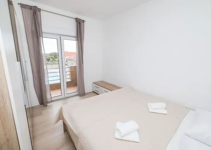 Nada For 10 People With Pool & Integrated Whirlpool * Galovac (Zadar)
