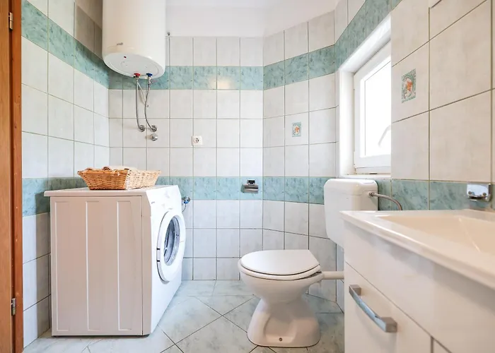 Nada For 10 People With Pool & Integrated Whirlpool *