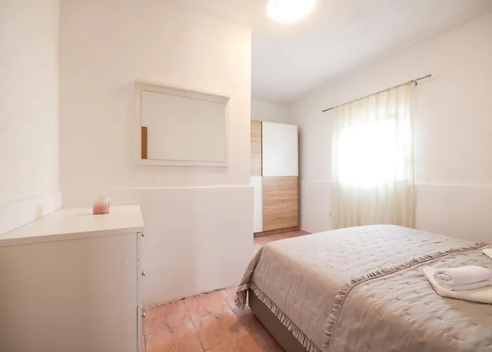 Nada For 10 People With Pool & Integrated Whirlpool וילה Galovac (Zadar)