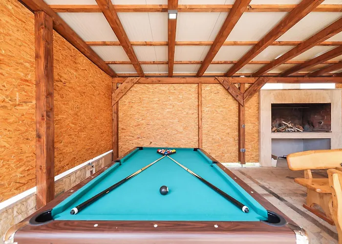 Nada For 10 People With Pool & Integrated Whirlpool *