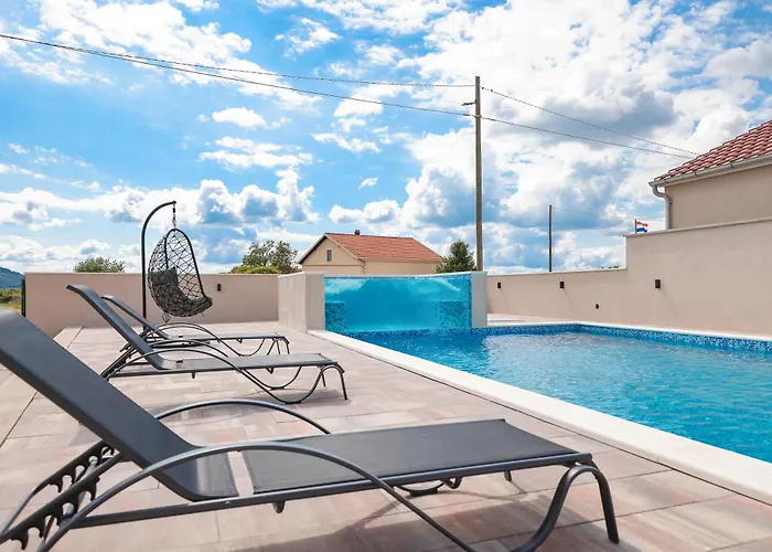 Вилла Nada For 10 People With Pool & Integrated Whirlpool Galovac (Zadar)