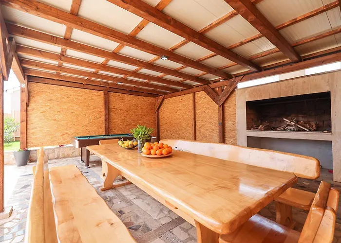 Nada For 10 People With Pool & Integrated Whirlpool Villa *