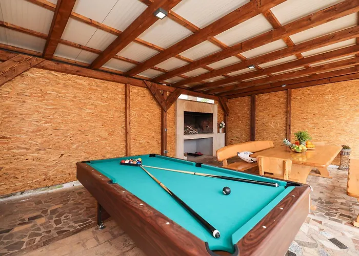 Nada For 10 People With Pool & Integrated Whirlpool