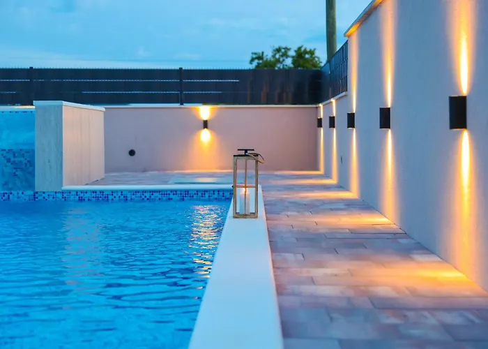 Nada For 10 People With Pool & Integrated Whirlpool Вилла *