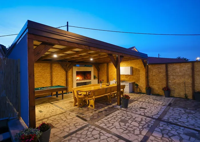 Nada For 10 People With Pool & Integrated Whirlpool *